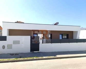 Moradia T4 para Venda em Fernao Ferro