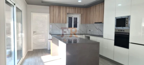 Moradia T4 para Venda em Fernao Ferro