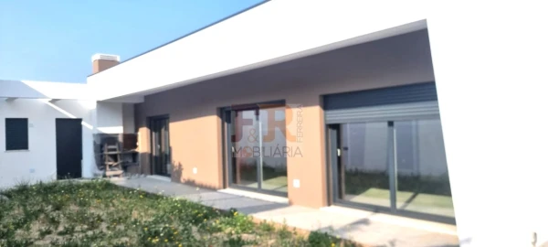 Moradia T4 para Venda em Fernao Ferro