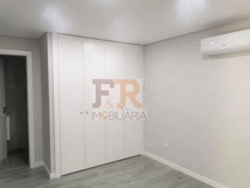 Moradia T4 para Venda em Fernao Ferro