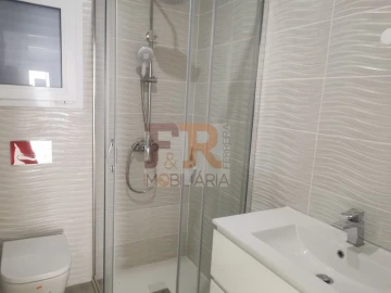 Moradia T4 para Venda em Fernao Ferro