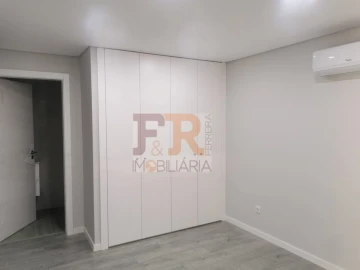 Moradia T4 para Venda em Fernao Ferro