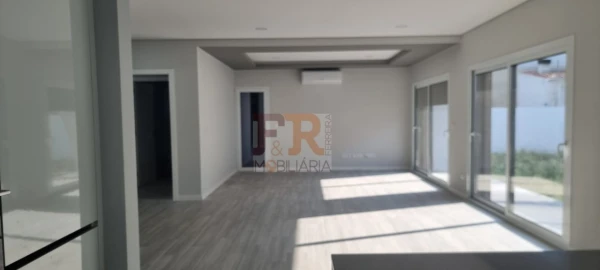 Moradia T4 para Venda em Fernao Ferro