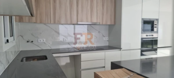 Moradia T4 para Venda em Fernao Ferro