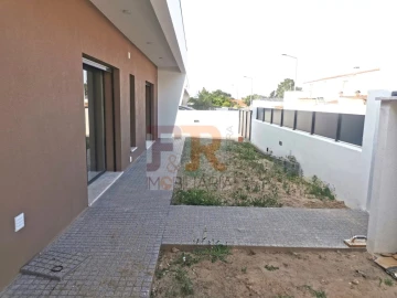 Moradia T4 para Venda em Fernao Ferro