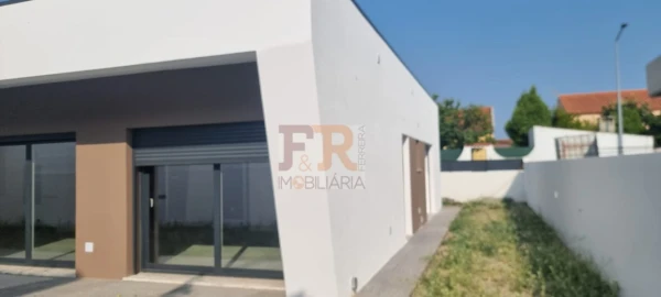Moradia T4 para Venda em Fernao Ferro