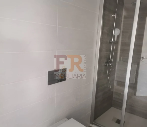 Moradia T4 para Venda em Fernao Ferro Foto 19