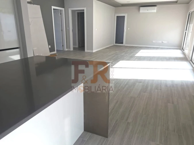 Moradia T4 para Venda em Fernao Ferro Foto 20