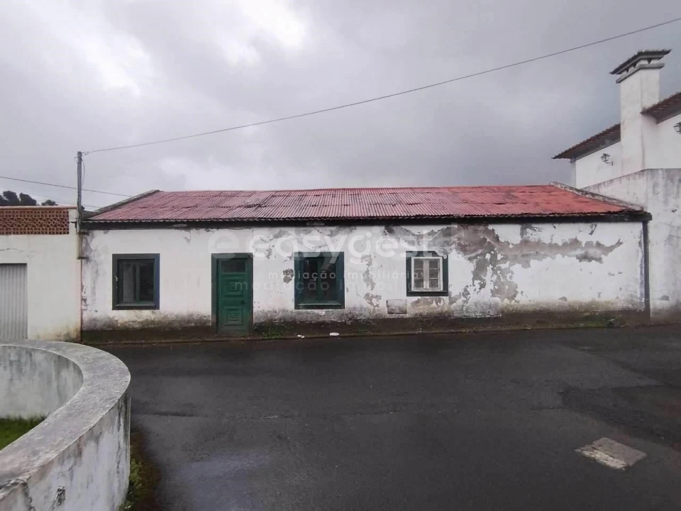 Moradia T3 para Venda em Angra (Nossa Senhora da Conceição) Foto 1