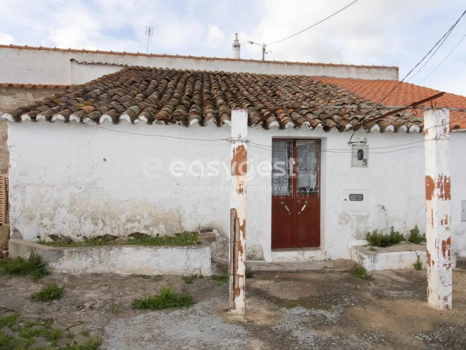 Moradia T1 para Venda em Martim Longo Foto 2