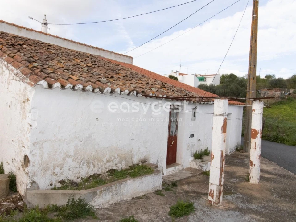 Moradia T1 para Venda em Martim Longo Foto 3