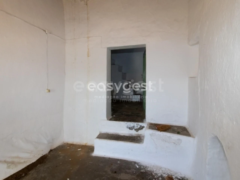 Moradia T1 para Venda em Martim Longo Foto 4