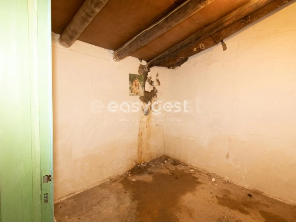 Moradia T1 para Venda em Martim Longo Foto 6