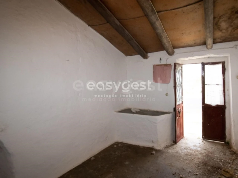 Moradia T1 para Venda em Martim Longo Foto 8