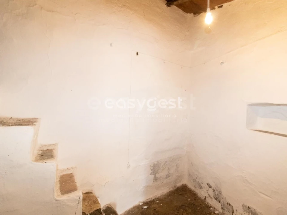 Moradia T1 para Venda em Martim Longo Foto 10