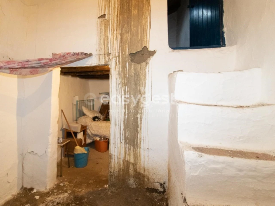 Moradia T1 para Venda em Martim Longo Foto 11