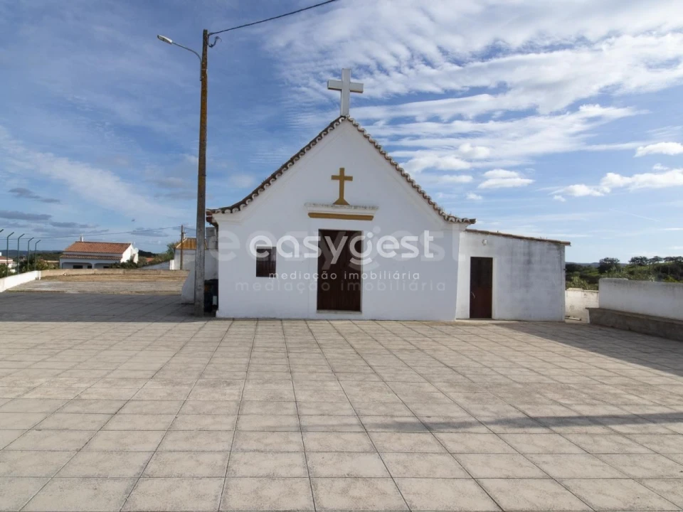 Moradia T1 para Venda em Martim Longo Foto 16