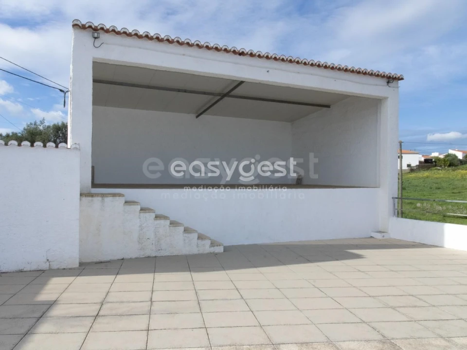 Moradia T1 para Venda em Martim Longo Foto 17