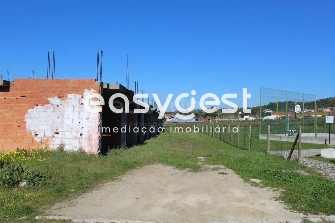 Terreno para Venda em Tornada e Salir do Porto Foto 2