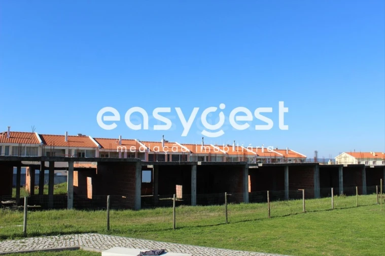 Terreno para Venda em Tornada e Salir do Porto Foto 1