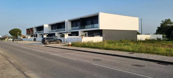 Moradia T4 para Venda em Nossa Sra de Fatima