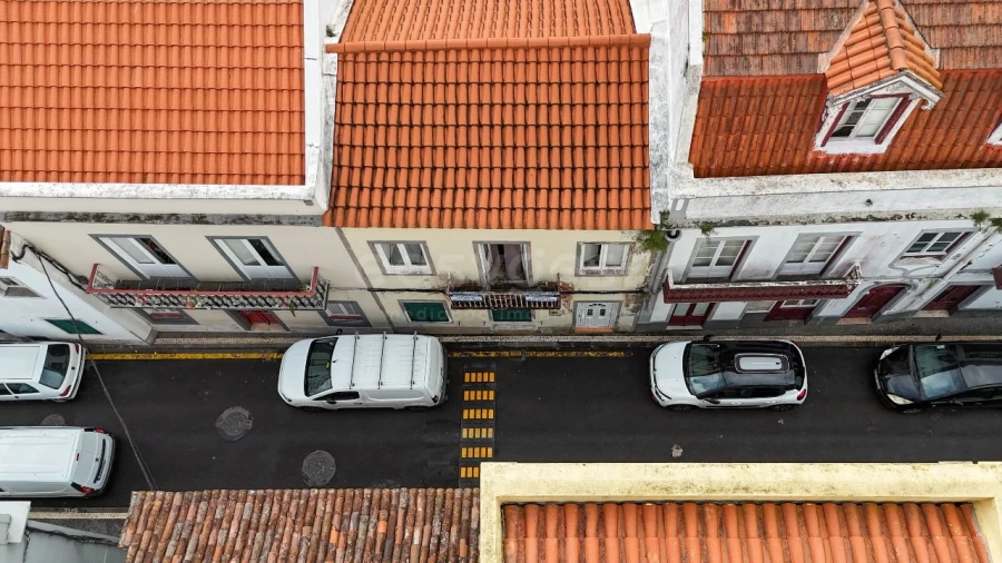 Moradia T7 para Venda em Ponta Delgada (São Sebastião) Foto 1