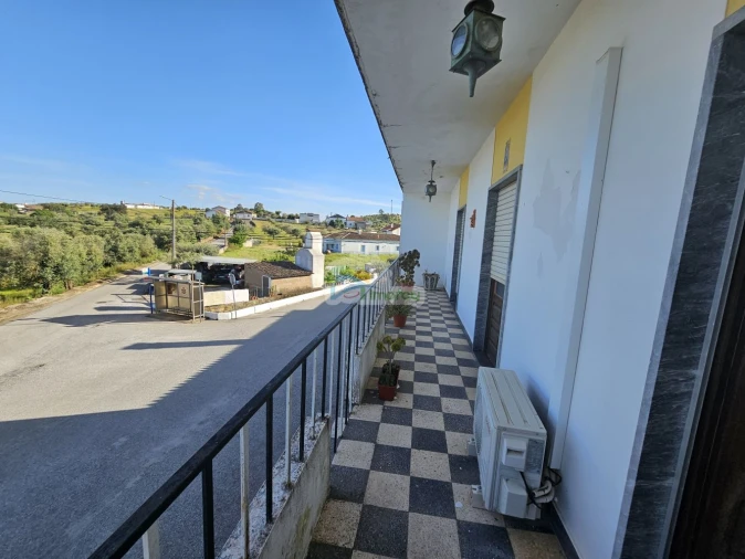 Moradia T6 para Venda em Santiago Maior Foto 48