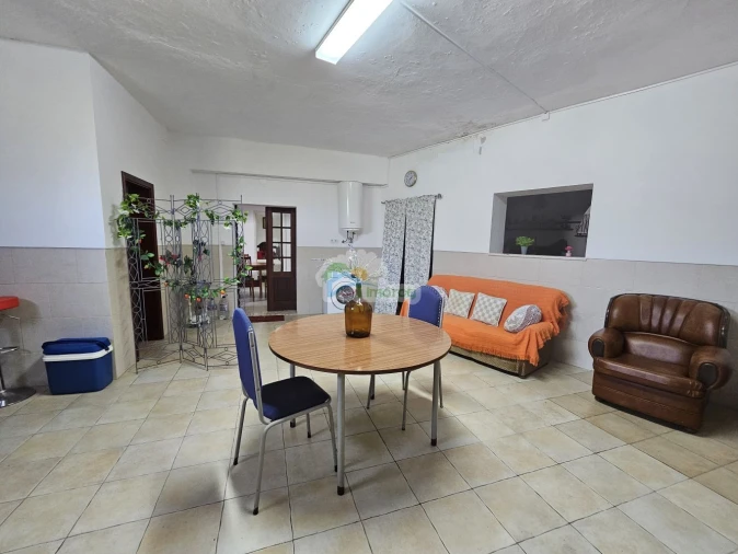 Moradia T6 para Venda em Santiago Maior Foto 14