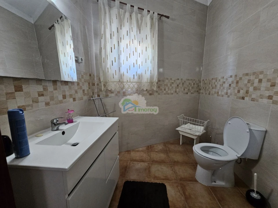 Moradia T6 para Venda em Santiago Maior Foto 20