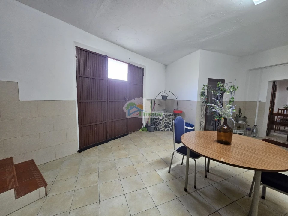 Moradia T6 para Venda em Santiago Maior Foto 13