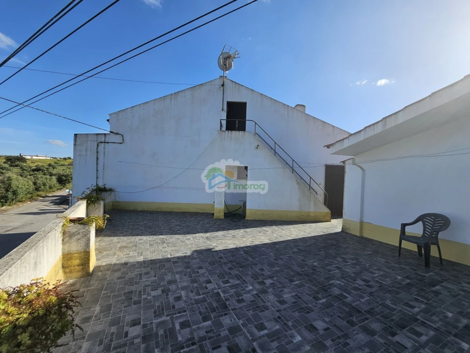 Moradia T6 para Venda em Santiago Maior Foto 38