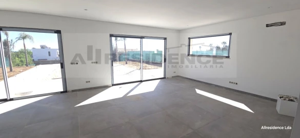 Moradia T5 para Venda em Almancil