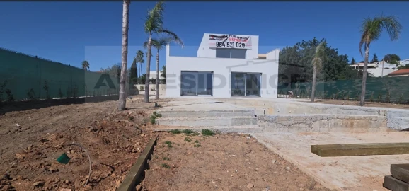 Moradia T5 para Venda em Almancil