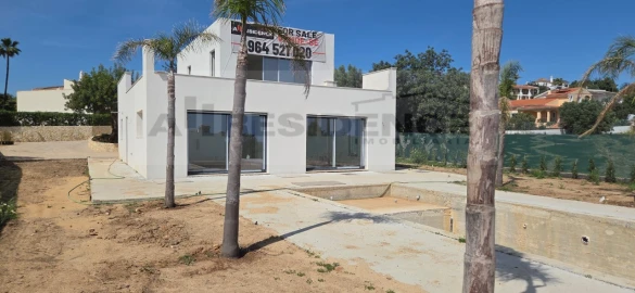 Moradia T5 para Venda em Almancil