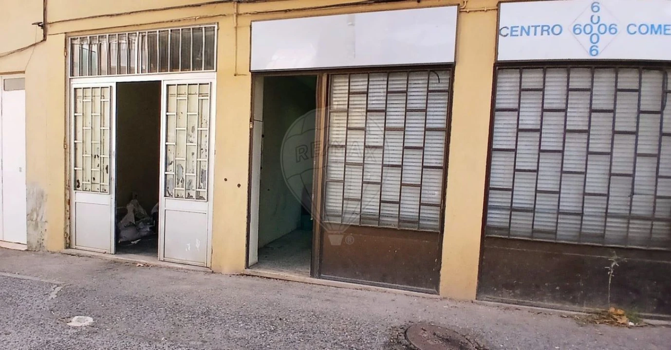 Armazém para Venda em Rio de Mouro Foto 4