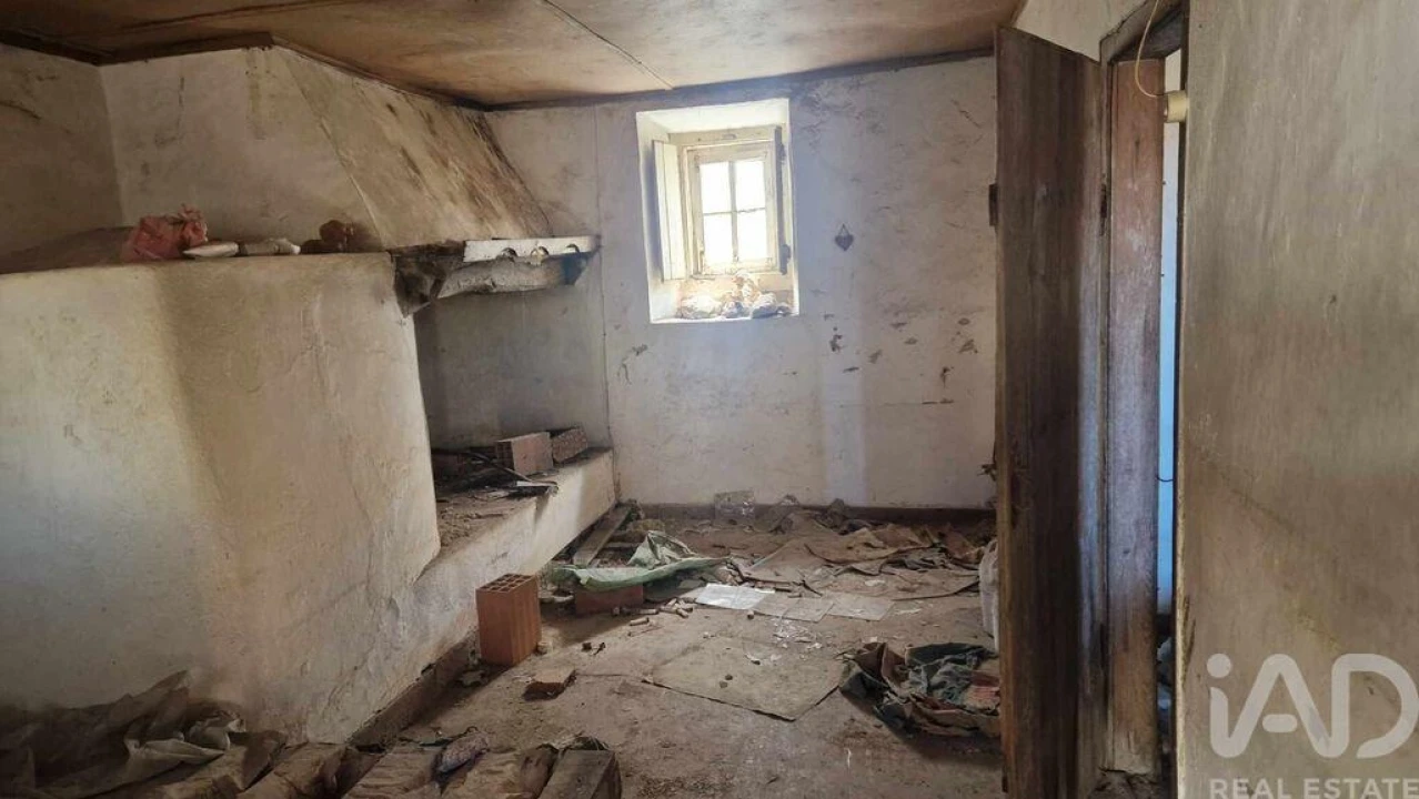 Moradia T3 para Venda em Alqueidão da Serra Foto 16