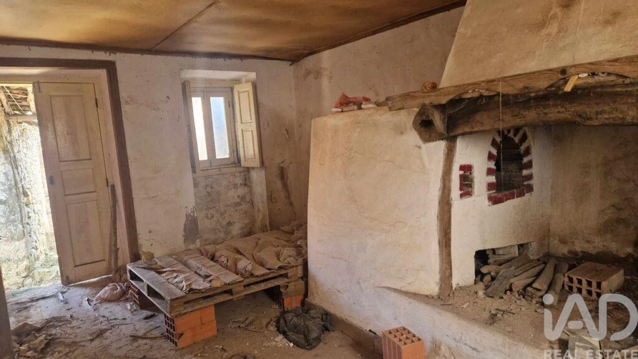 Moradia T3 para Venda em Alqueidão da Serra Foto 17