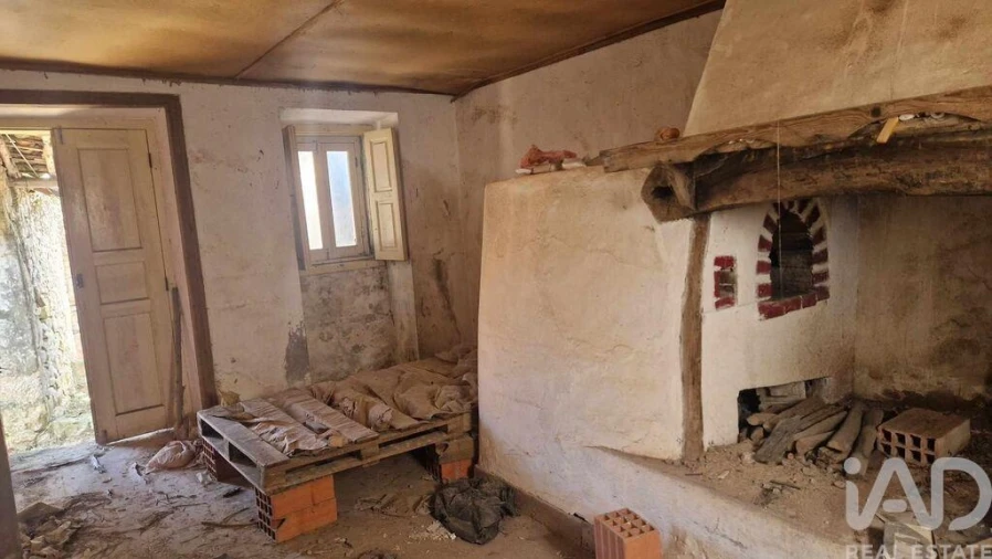 Moradia T3 para Venda em Alqueidão da Serra Foto 17