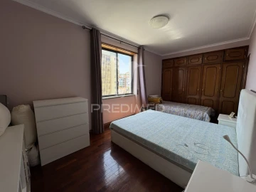 Apartamento T3 para Venda em Ramada e Caneças