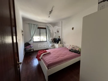 Apartamento T3 para Venda em Ramada e Caneças