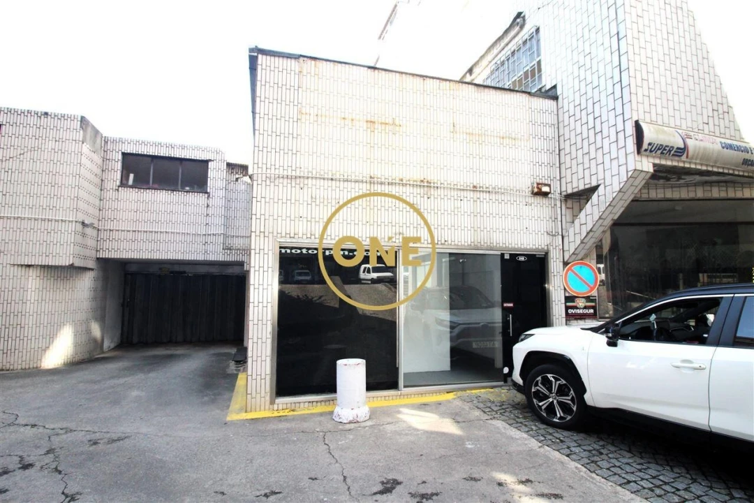 Loja para Venda em Vila Nova de Famalicão e Calendário Foto 1