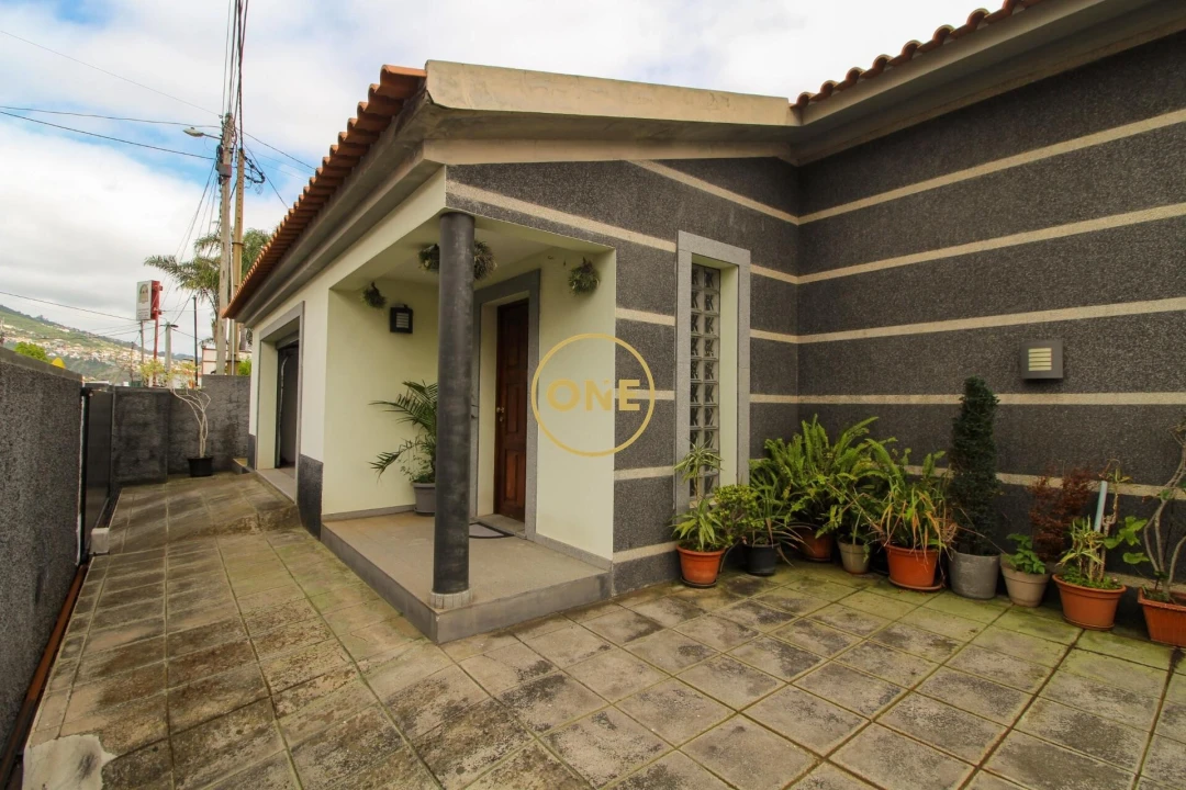 Moradia T2 para Venda em Funchal (São Pedro) Foto 1