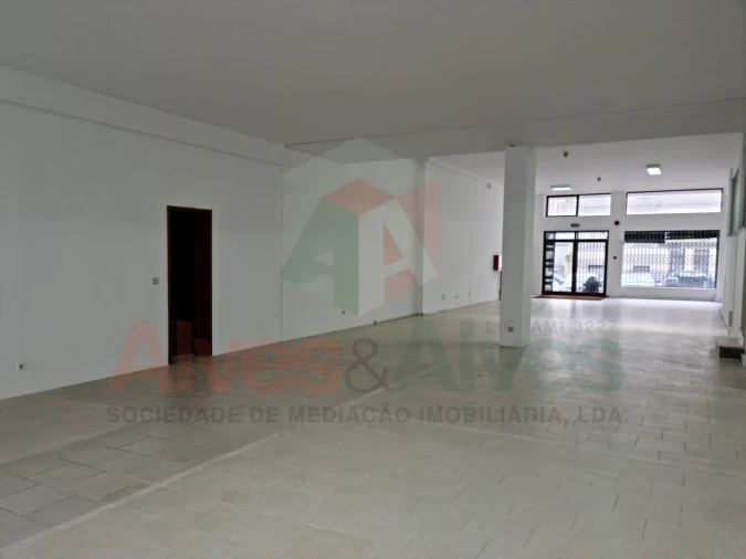Loja para Venda em Cedofeita, Santo Ildefonso, Sé, Miragaia, São Nicolau e Vitória Foto 2