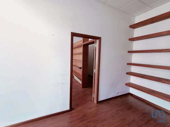 Negócio para Venda em Subportela, Deocriste e Portela Susã