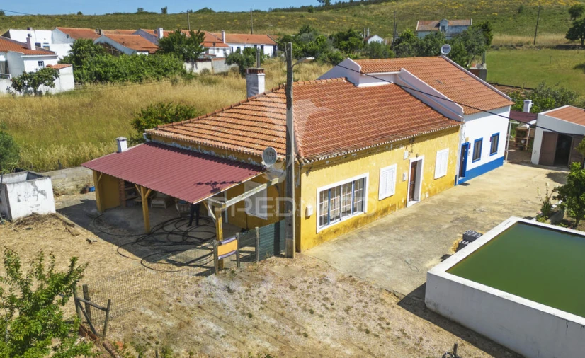 Quinta T3 para Venda em São Teotónio Foto 1