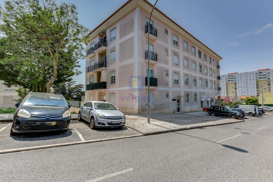 Apartamento T2 para Venda em Casal de Cambra Foto 1