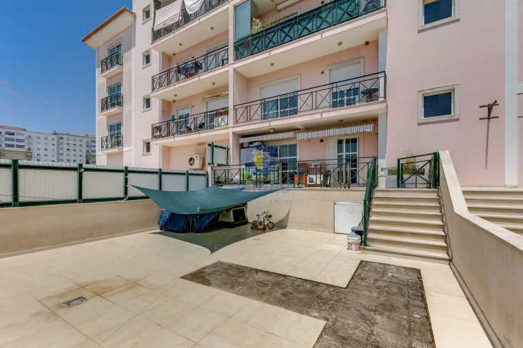 Apartamento T2 para Venda em Casal de Cambra Foto 20