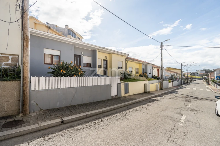 Moradia T2 para Venda em Baguim do Monte (Rio Tinto) Foto 2