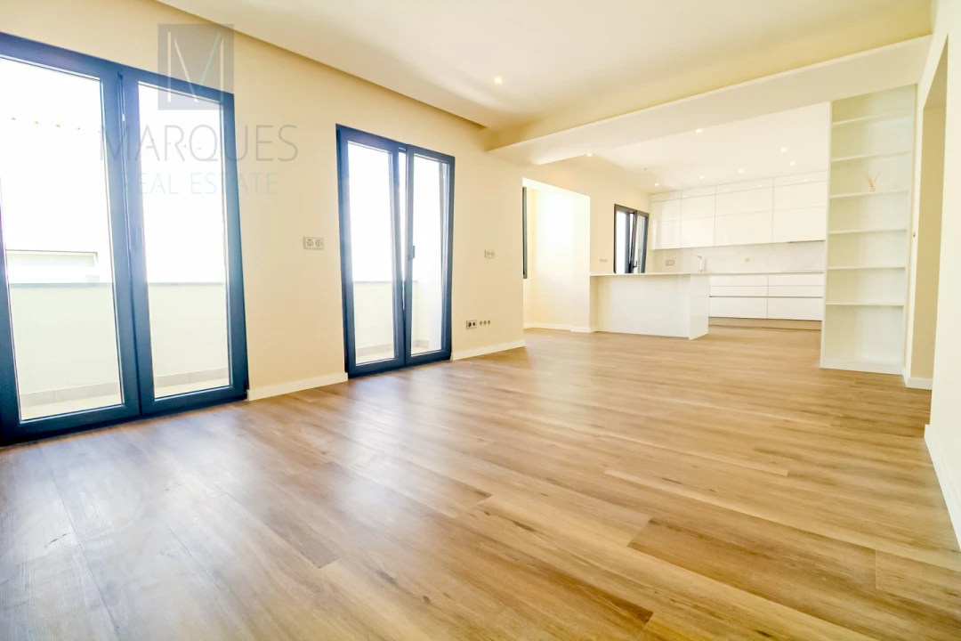 Apartamento T4 para Venda em Almada, Cova da Piedade, Pragal e Cacilhas Foto 1