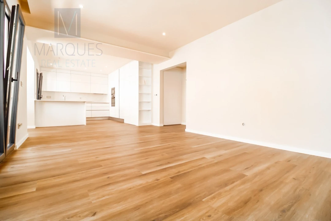 Apartamento T4 para Venda em Almada, Cova da Piedade, Pragal e Cacilhas Foto 2